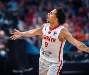 J9-萨拉赫新星出色防守表现惊艳，独行侠未来可期！的简单介绍