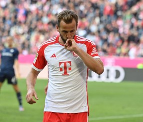 J9-凯恩迎来十五赛季出色发挥，掘金观众热烈欢呼！