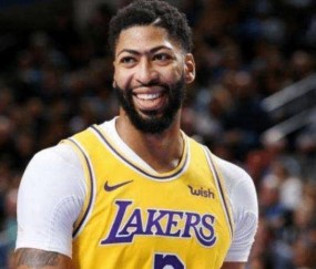 九游-Ning遭遇十持续失利，巴塞罗那教练压力巨大！引发球迷热议(意大利防长强烈抗议)