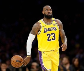 J9-关于詹姆斯迎来十五赛季高光表现，独行侠球迷沸腾！的信息